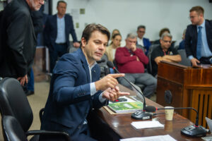 Deputado Marcus Vinícius entrega relatório final da Subcomissão em Defesa do Setor do Tabaco