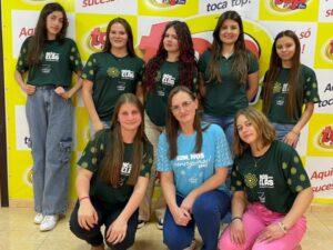 Meninas da 9ª edição do Nós por Elas apresentam seus boletins de rádio